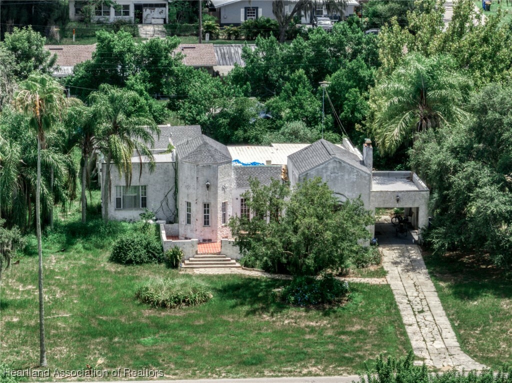 Property Photo:  1349 W Avon Boulevard  FL 33825 