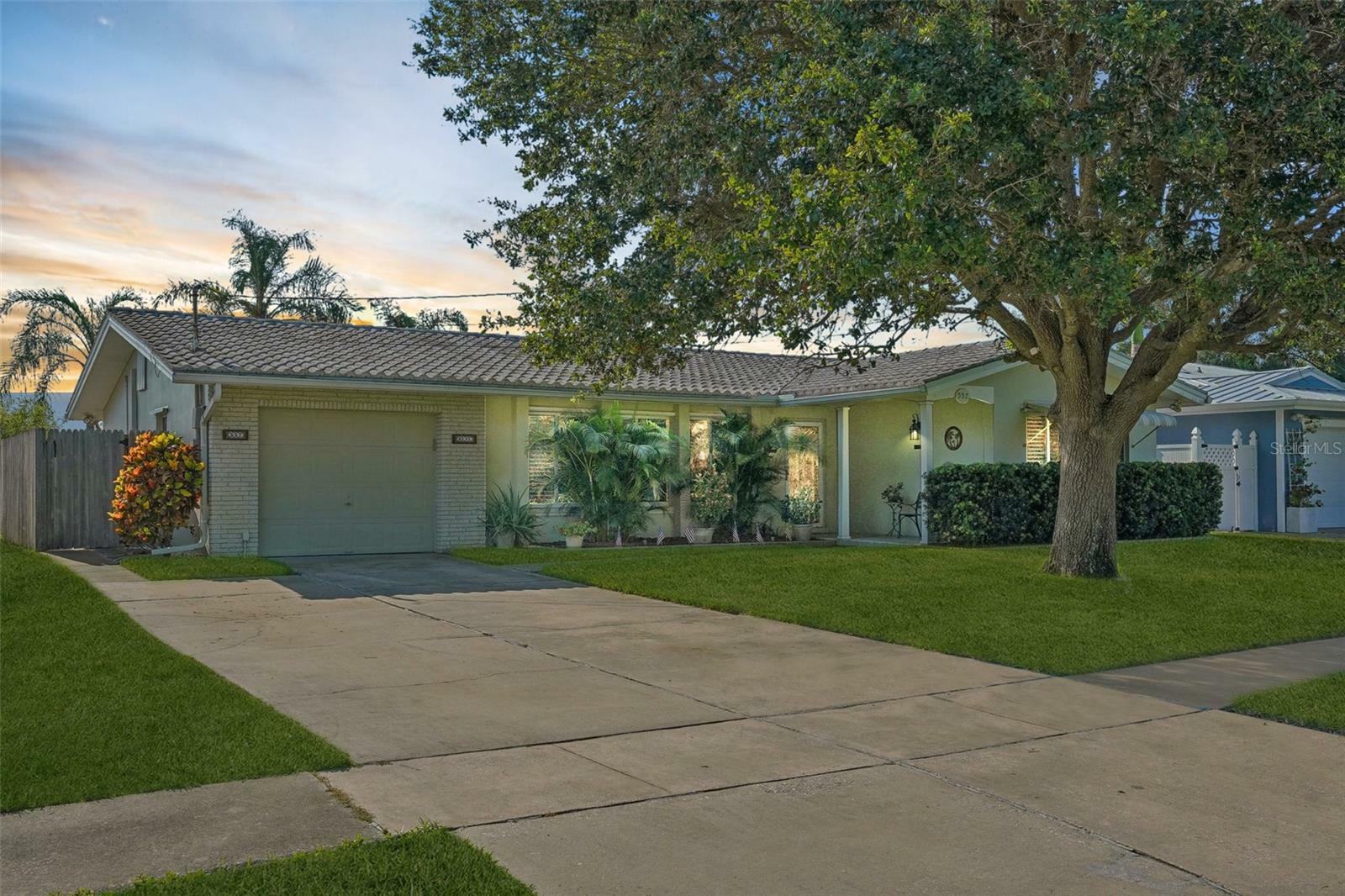 Property Photo:  557 E Park Drive  FL 33771 