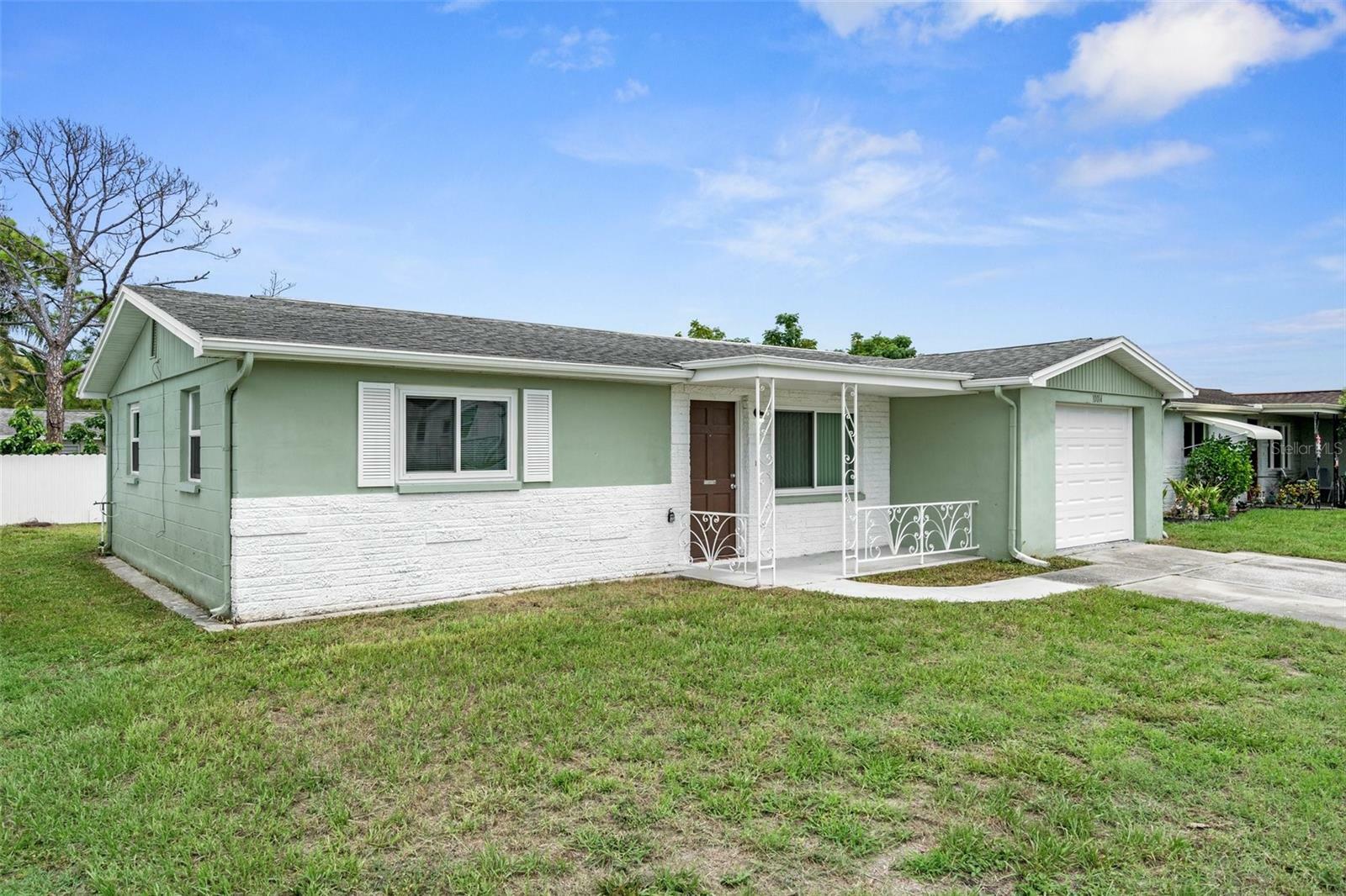 Property Photo:  10014 Sleepy Hollow Lane  FL 34668 