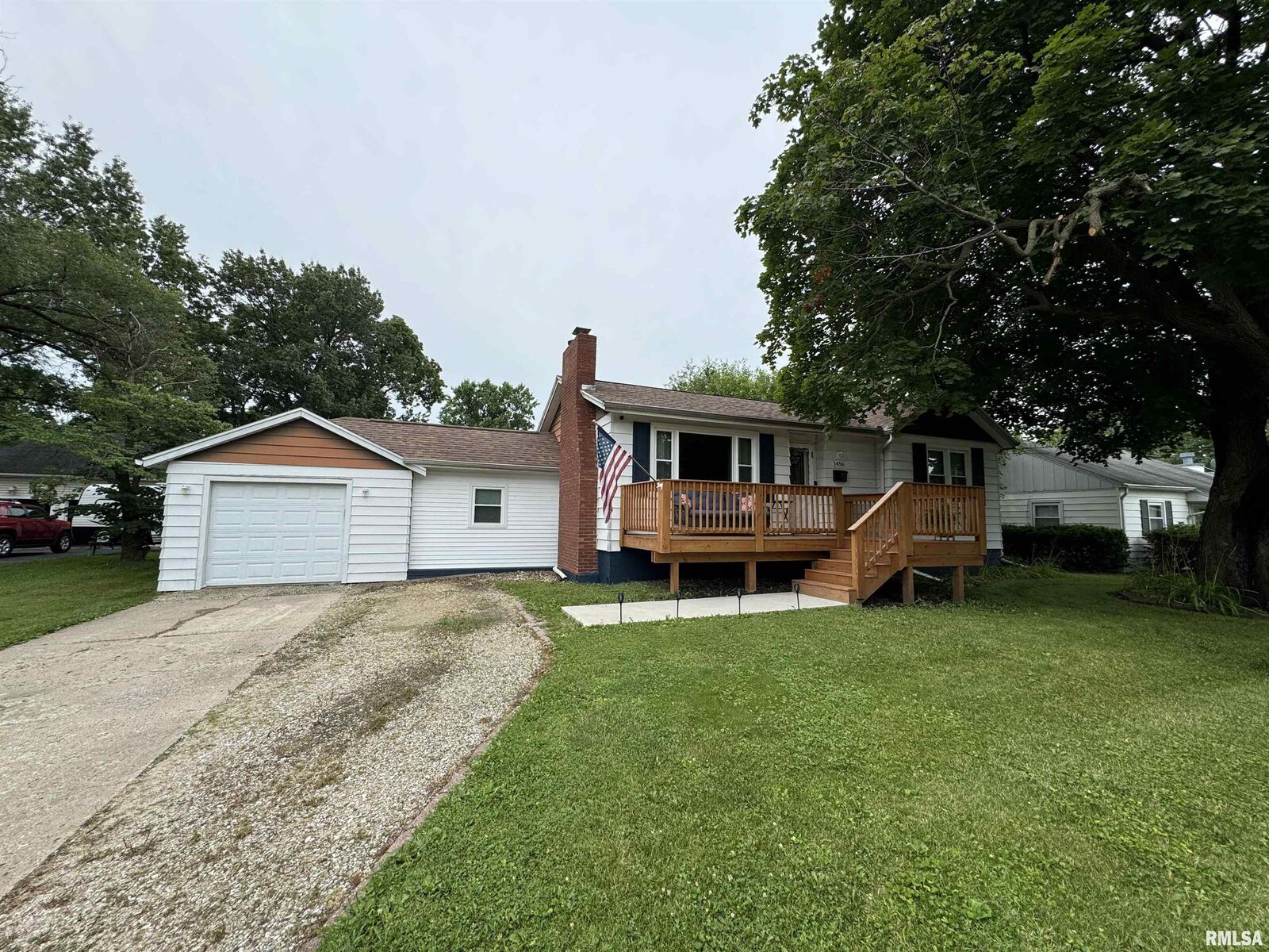 Property Photo: 1456 W Losey Street IL 61401