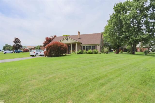 Property Photo:  8693 Hedgeway Drive  MI 48317 