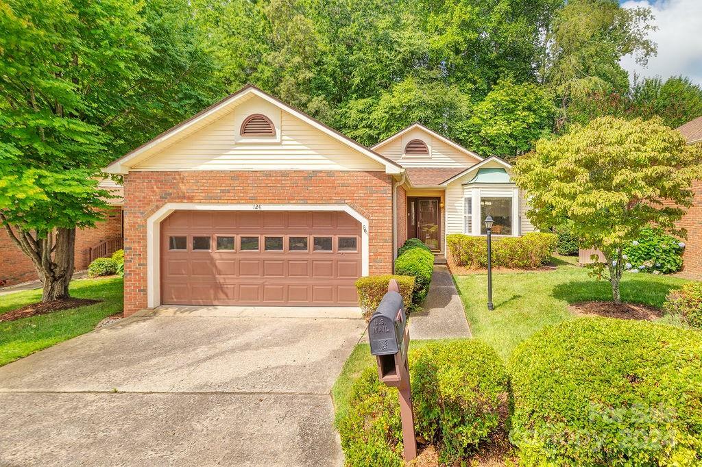 Property Photo:  124 Exeter Court  NC 28791 