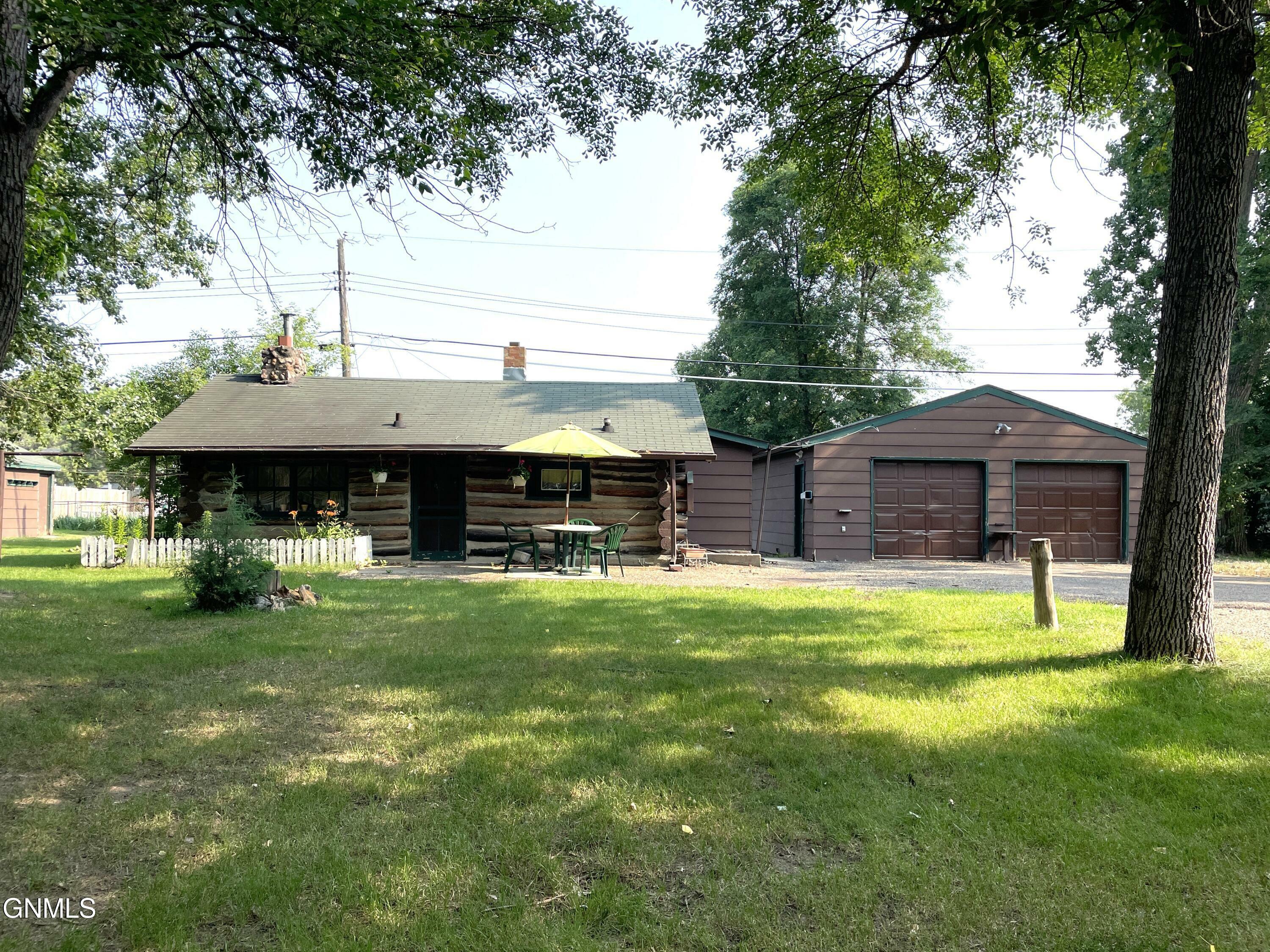 Property Photo:  712 W Bowen Avenue  ND 58504 