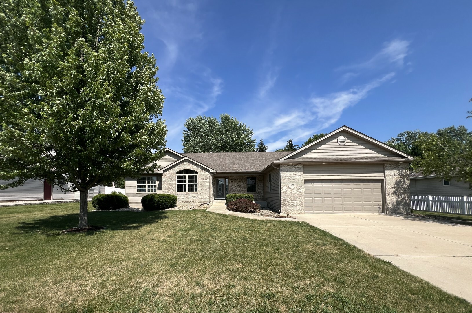 Property Photo:  572 Thornberry Court  IL 60914 