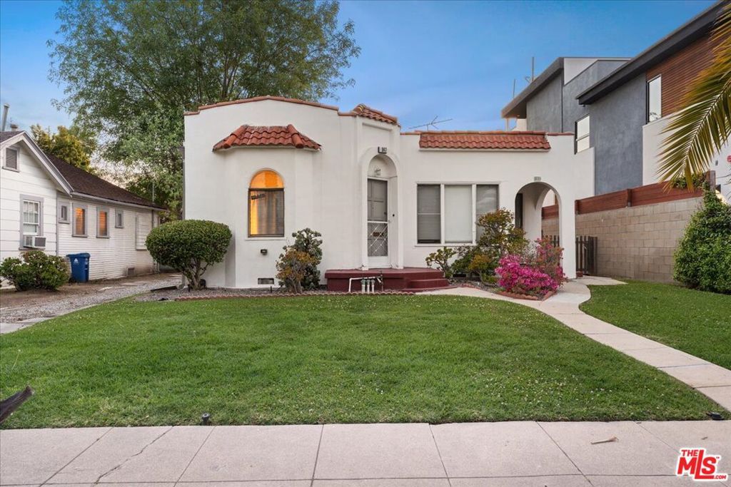 Property Photo: 847 N Cherokee Avenue CA 90038