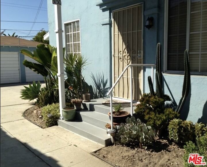 Property Photo: 3148 Madera Avenue CA 90039