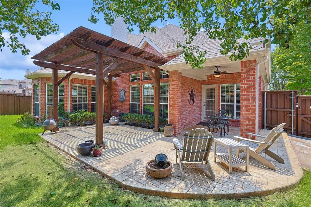 Property Photo:  7601 Hinkley Oak Drive  TX 76208 