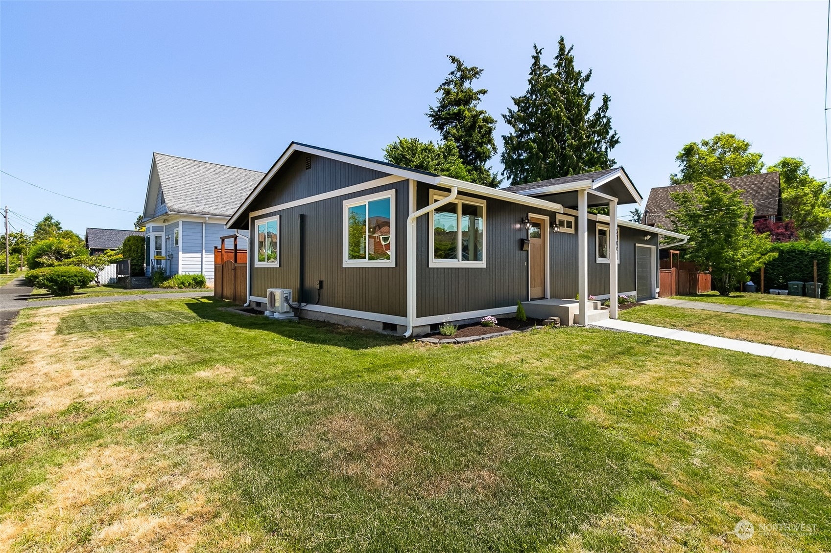 Property Photo:  2100 Halleck Street  WA 98225 