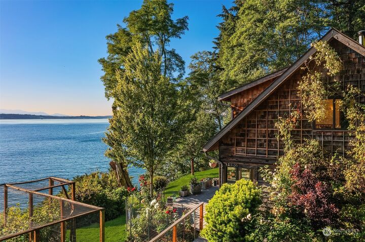 Property Photo: 11305 110th Place SW WA 98070