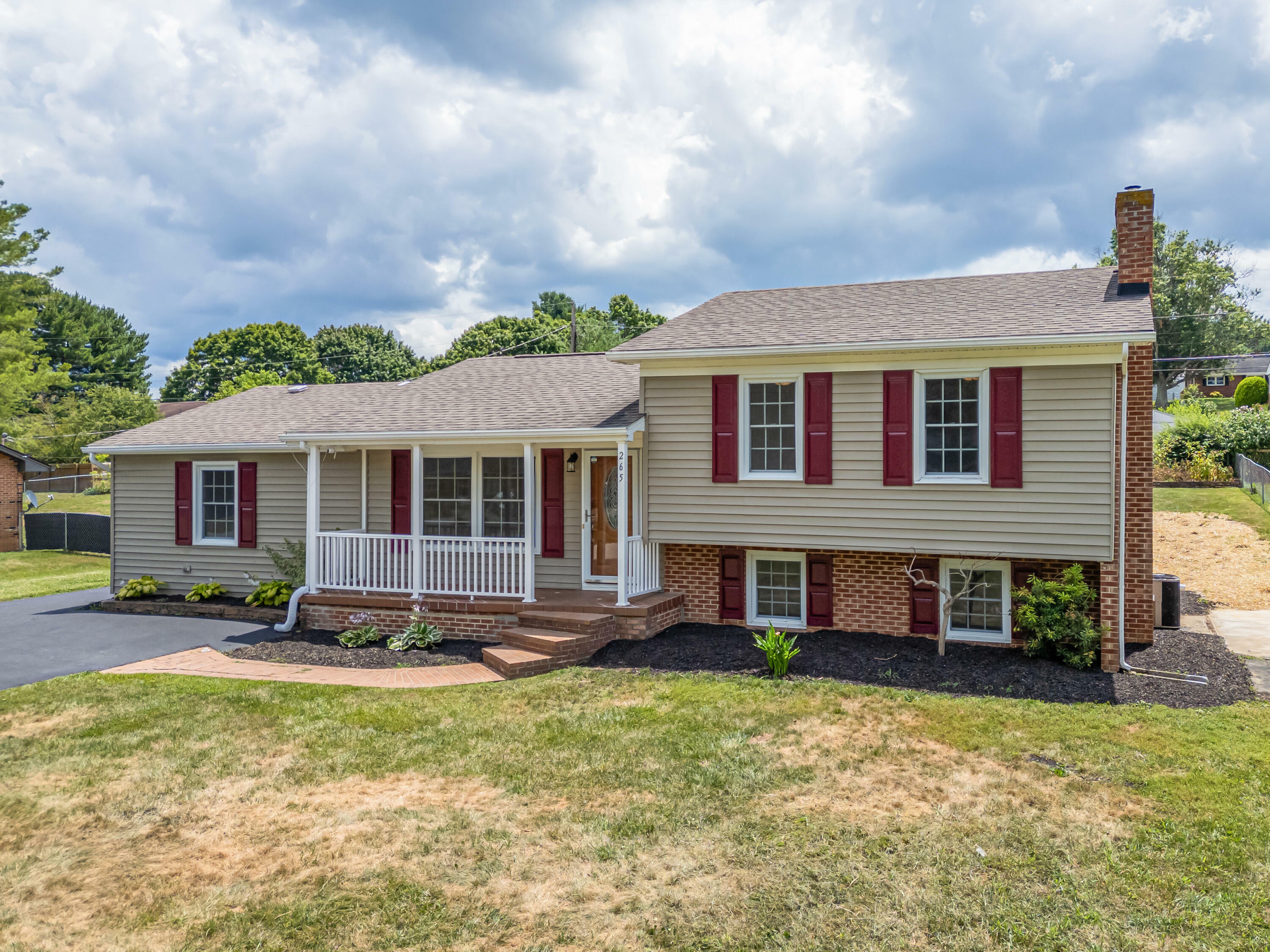 Property Photo:  265 Ash Dr SE  VA 24073 