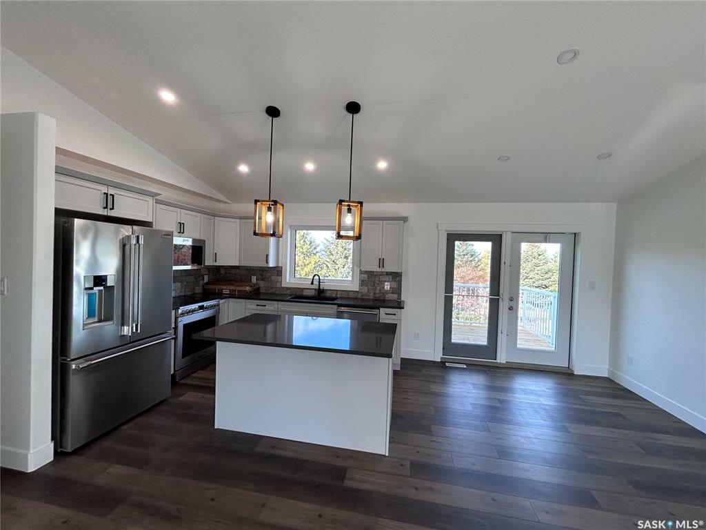 Property Photo: 216 Kestrel Court SK S0K 3R0