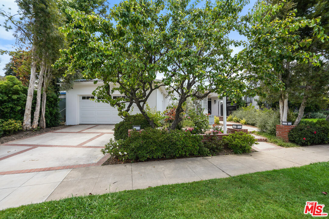 Property Photo:  311  S Gretna Green Way  CA 90049 