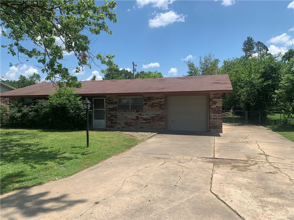 Property Photo:  1827 S Beth Drive  AR 72758 