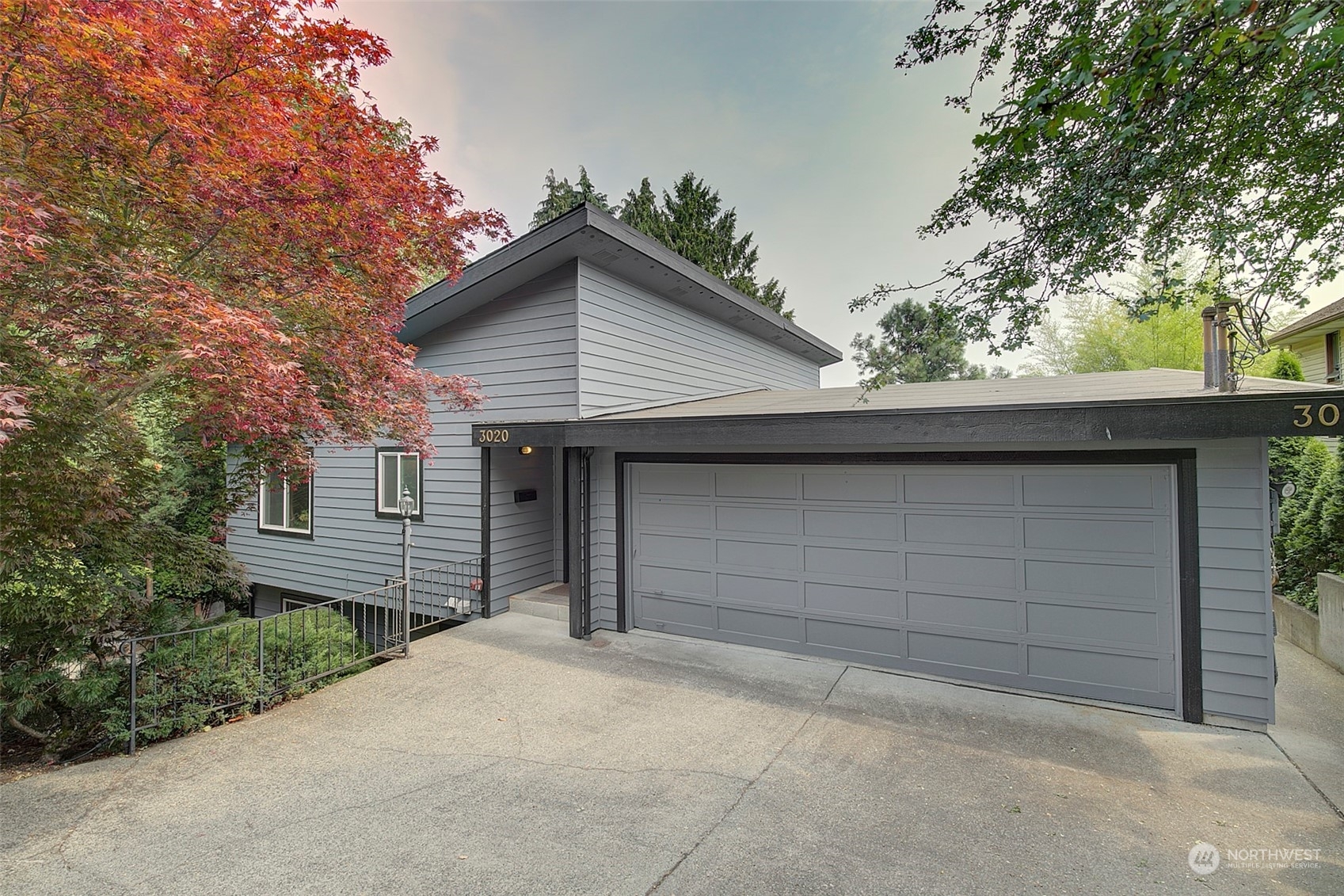 Property Photo:  3018 5th Avenue W  WA 98119 