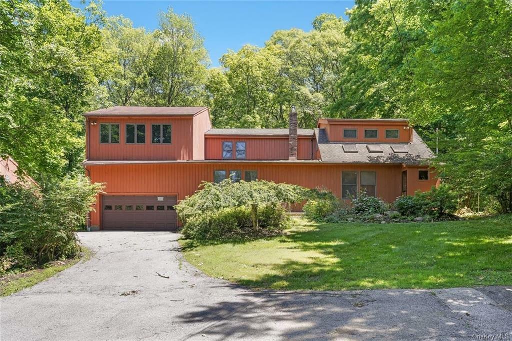 Property Photo:  41 Osseo Park Road  NY 10950 