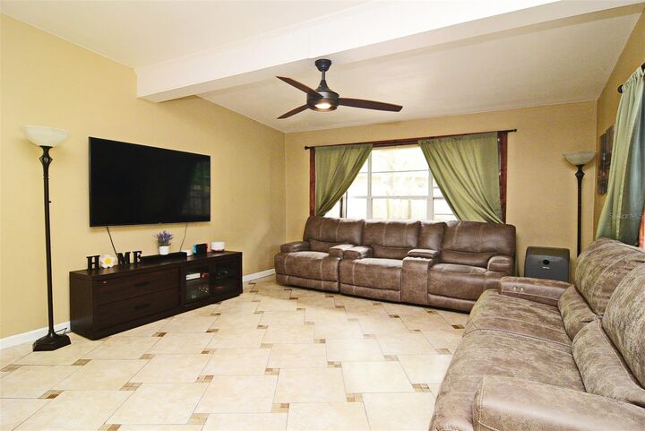 Property Photo:  102 W Woodland Drive  FL 32773 