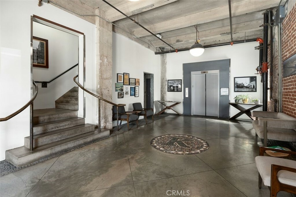 Property Photo:  100 W 5th Street 8B  CA 90802 