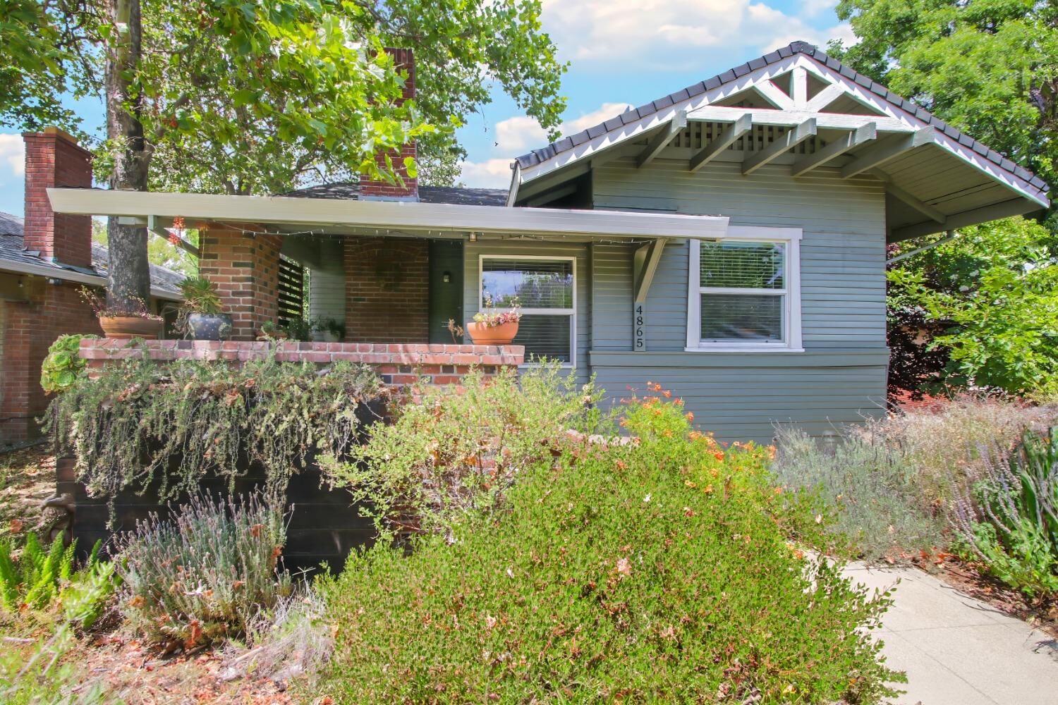 Property Photo:  4865 10th Avenue  CA 95820 