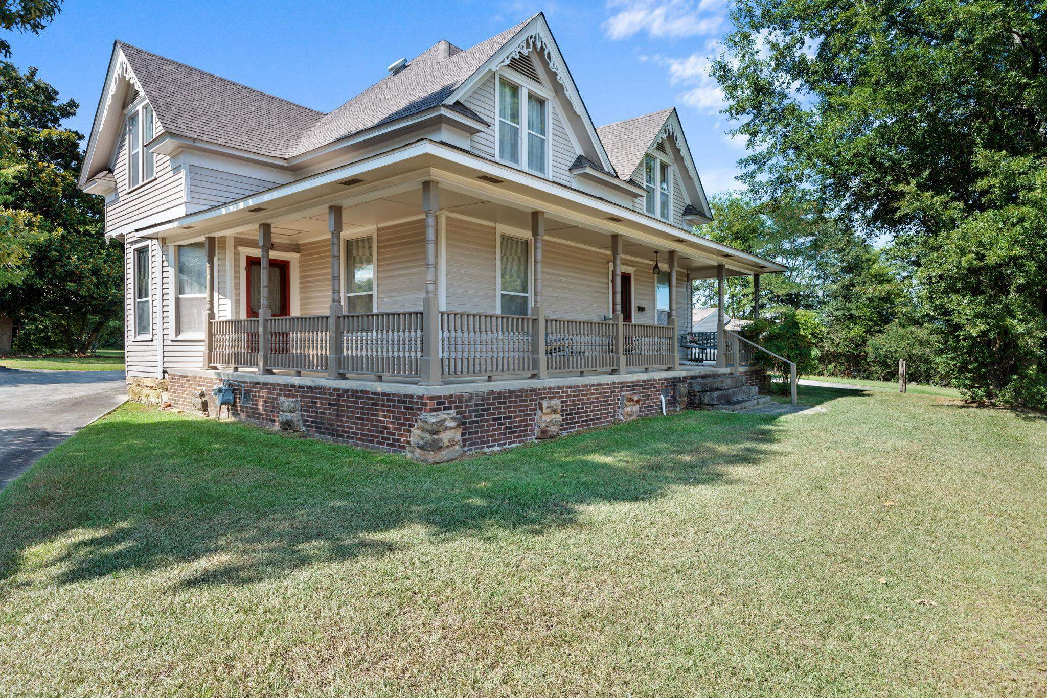 Property Photo:  805 3rd St SE  AL 35055 - CULLMAN 