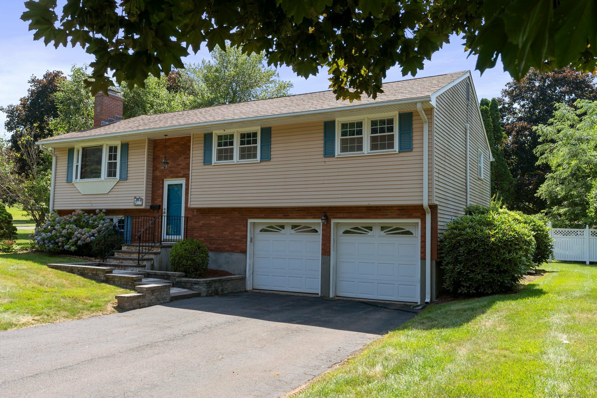 Property Photo:  17 Woodland Road  CT 06067 