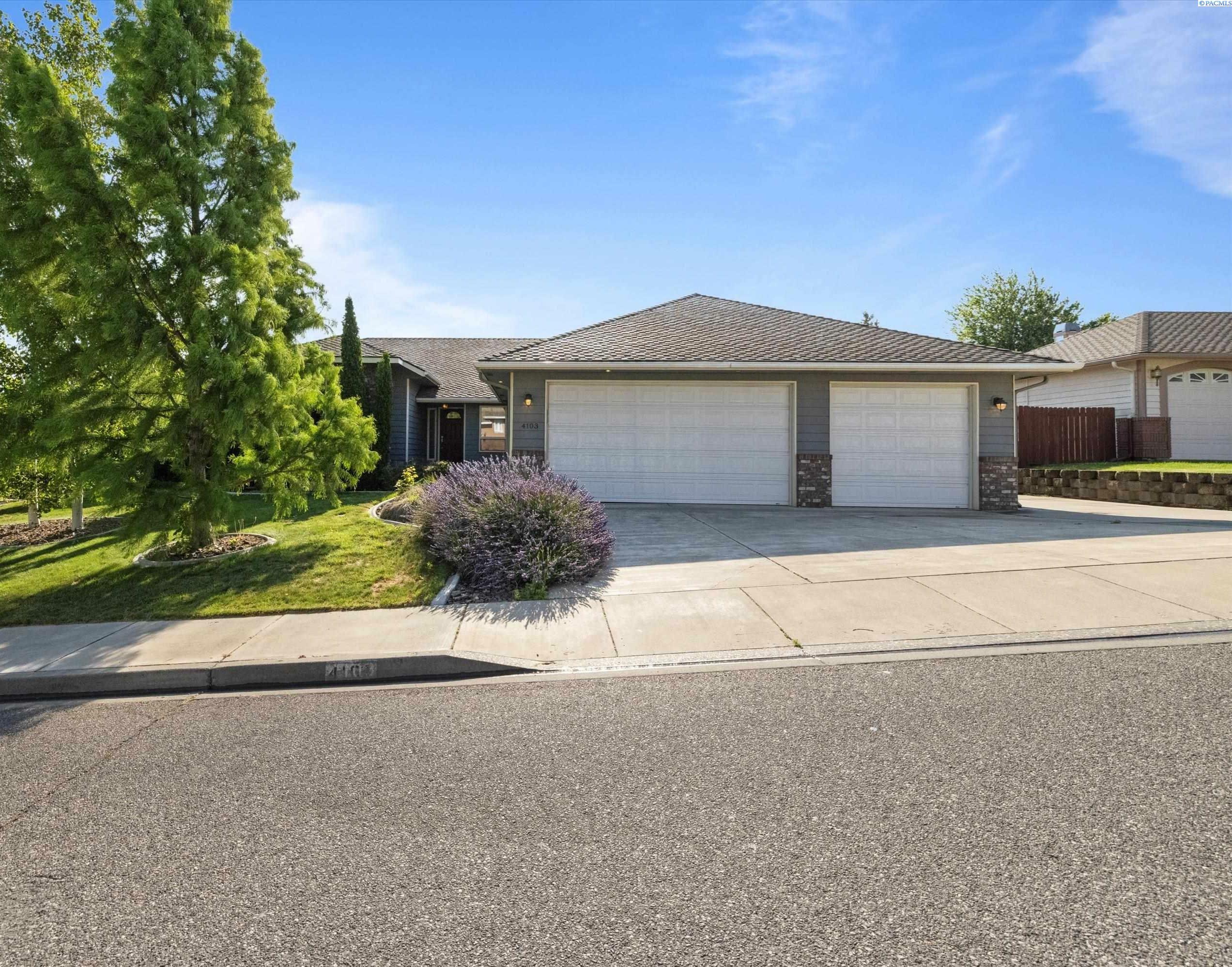 Property Photo: 4103 S Morain Pl WA 99337