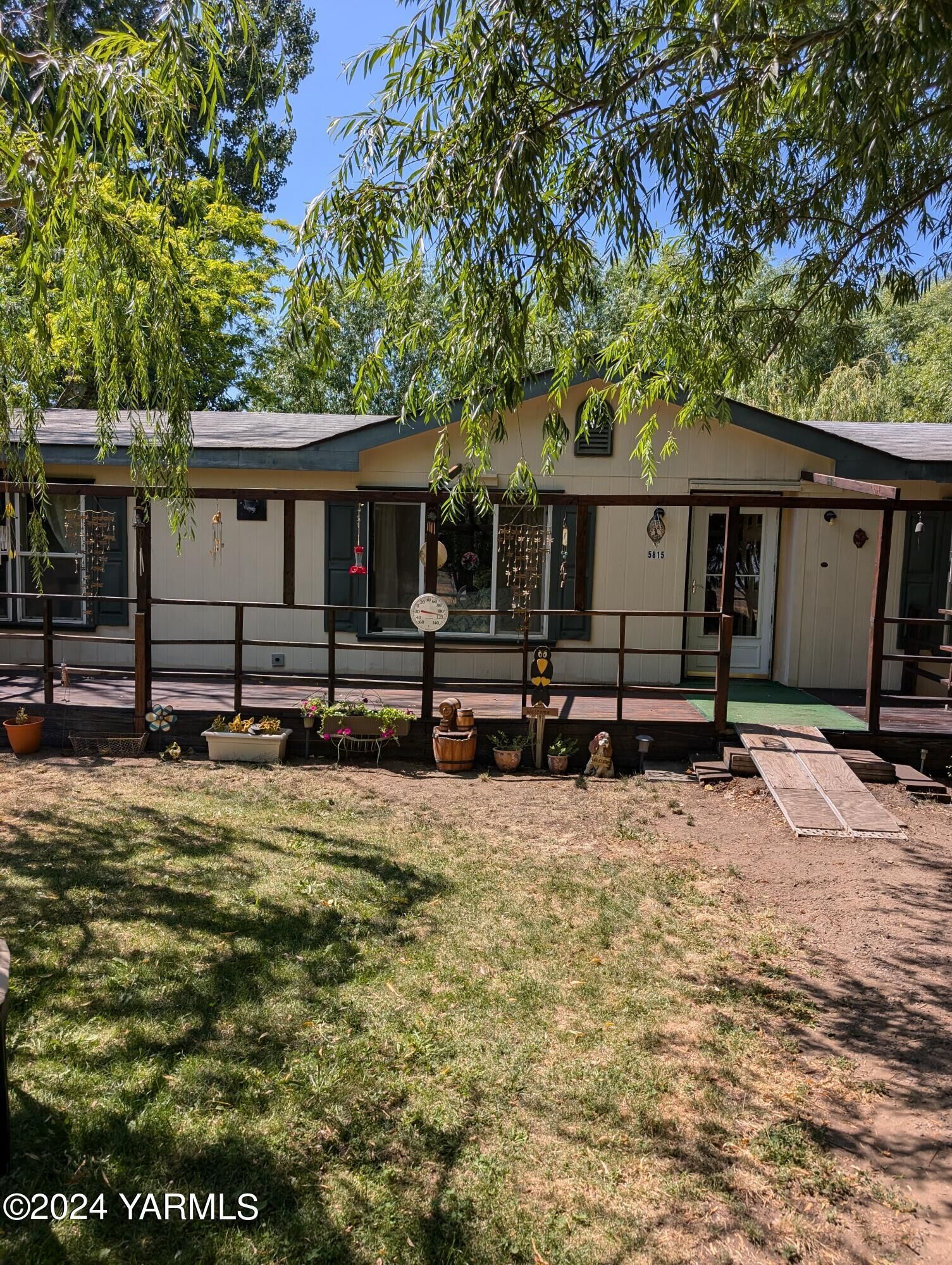 Property Photo: 5815 Ahtanum Rd WA 98903