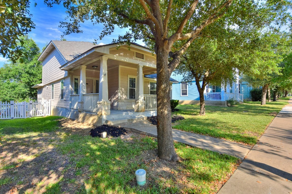 Property Photo:  1007 Monadale Trail  TX 78664 