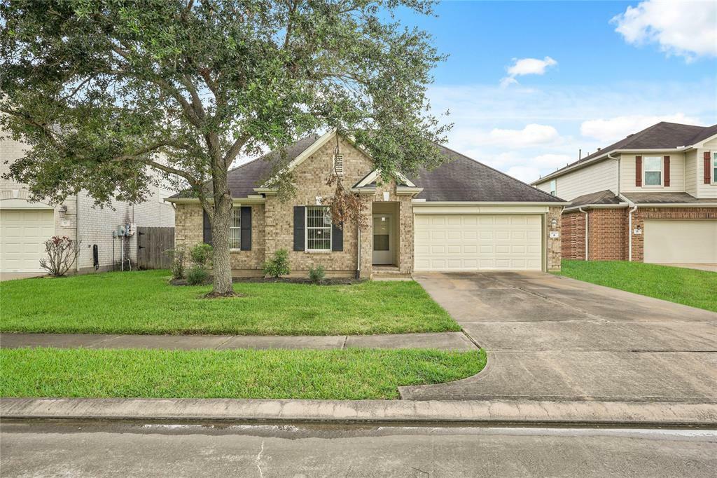 Property Photo:  8 Santa Clarita Circle  TX 77578 