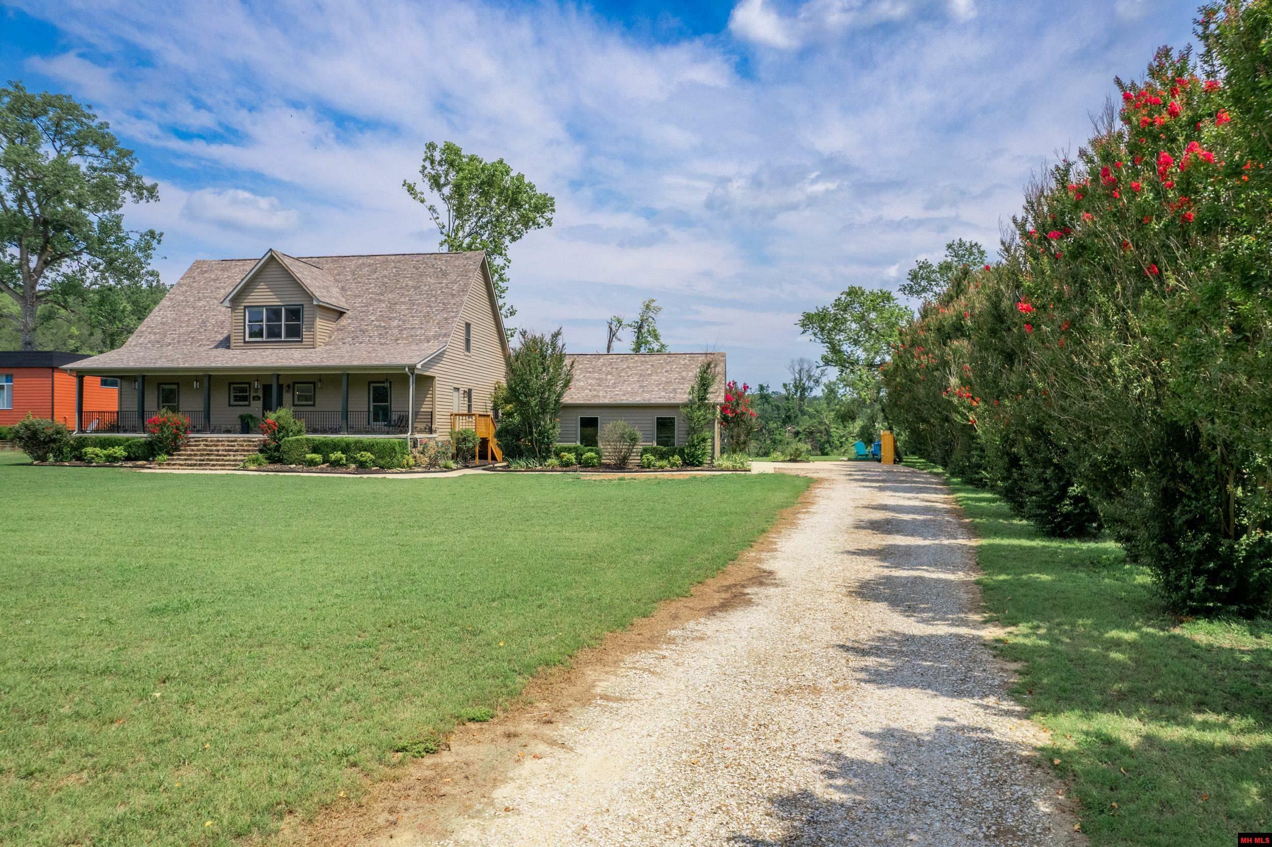Property Photo: 1002 Stone Creek Way AR 72658