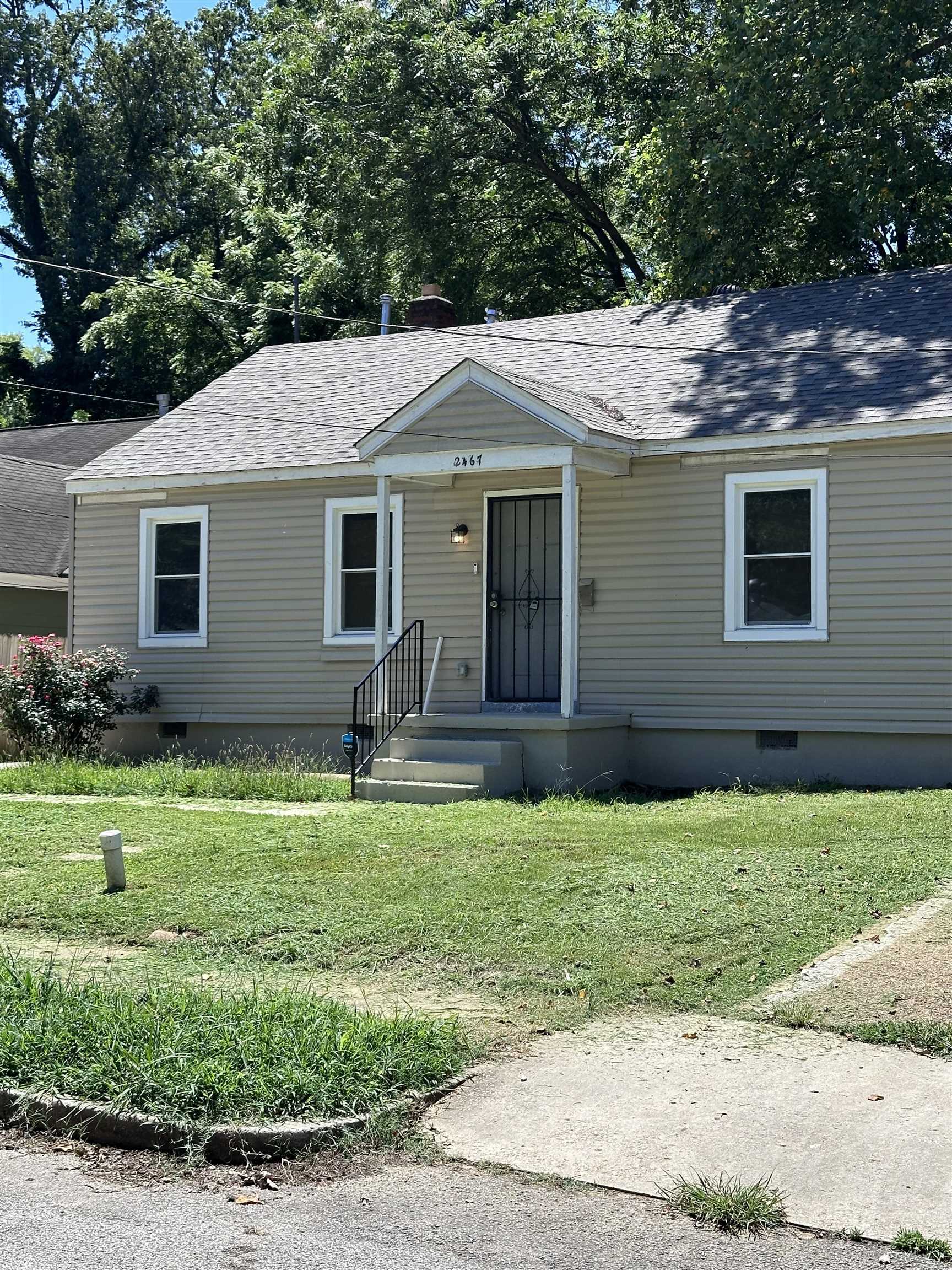 Property Photo:  2467 Hale Ave  TN 38112 