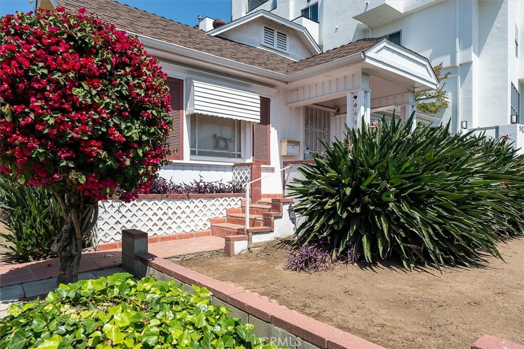 Property Photo:  1025 N Vista Street  CA 90046 