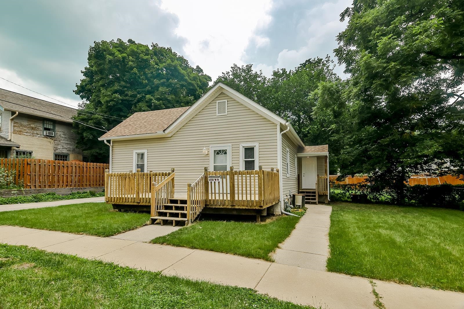 Property Photo:  611 John Street  IL 61103 