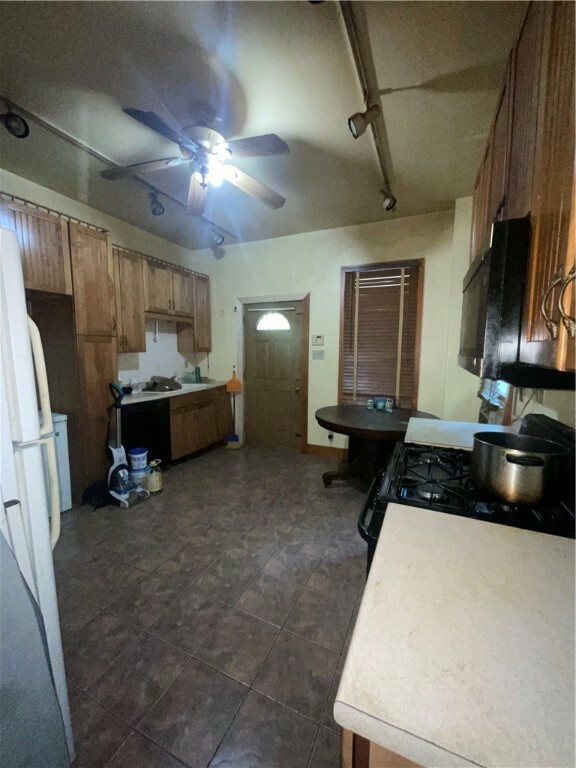 Property Photo:  1400 Reuben St  PA 15212 