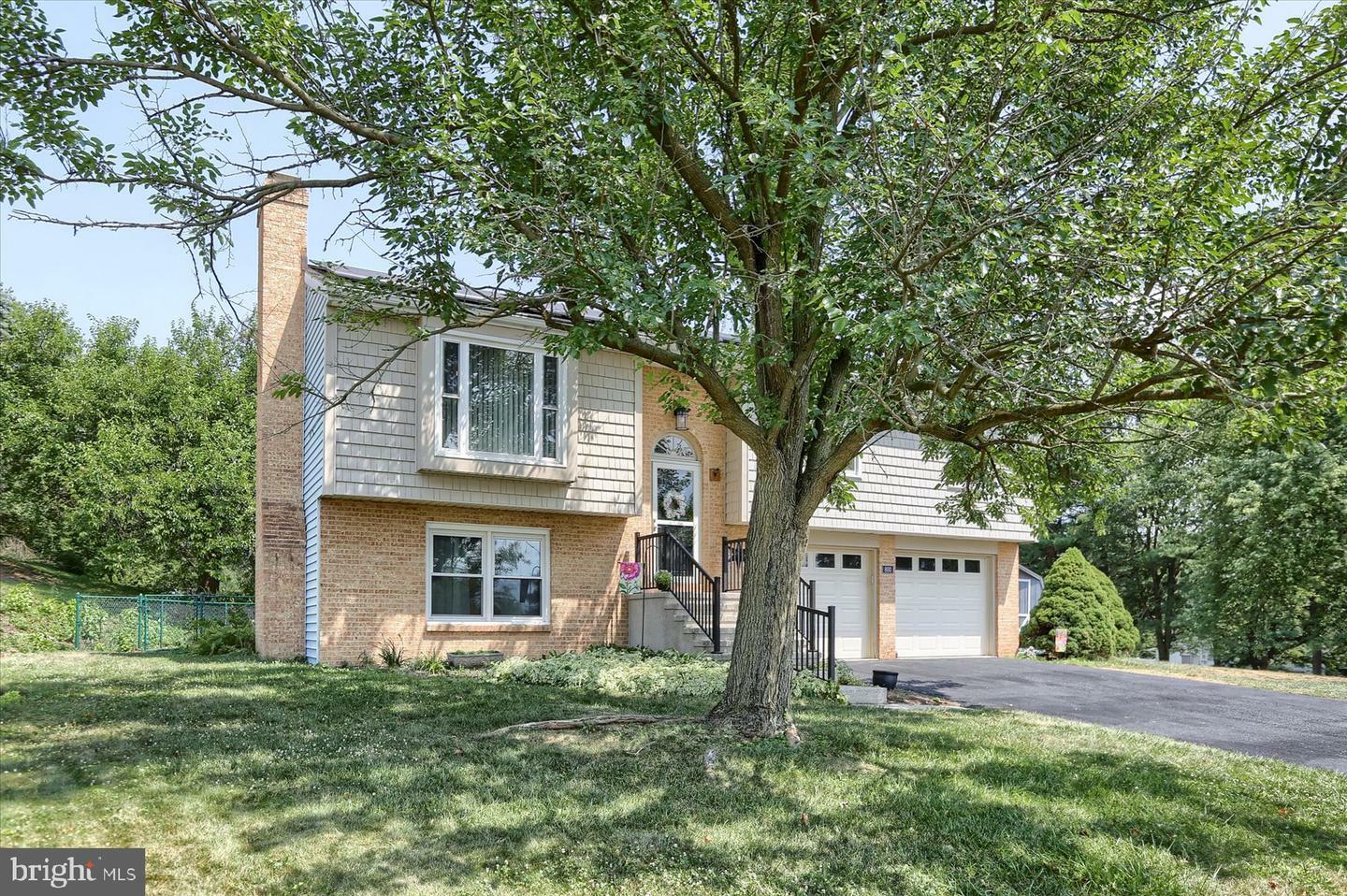 Property Photo:  800 Lancelot Avenue  PA 17055 