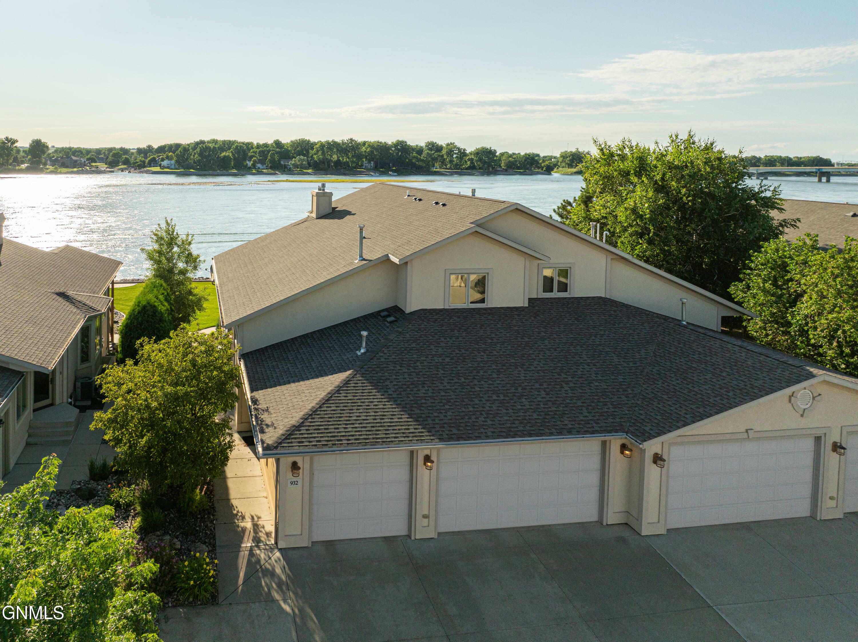 Property Photo: 932 Southport Loop ND 58504