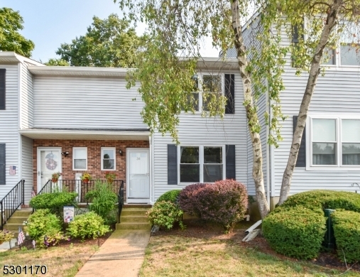 Property Photo:  34 Dogwood Ct  NJ 08831 