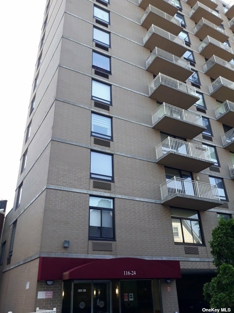 Property Photo:  116-24 Grosvenor Lane  NY 11418 