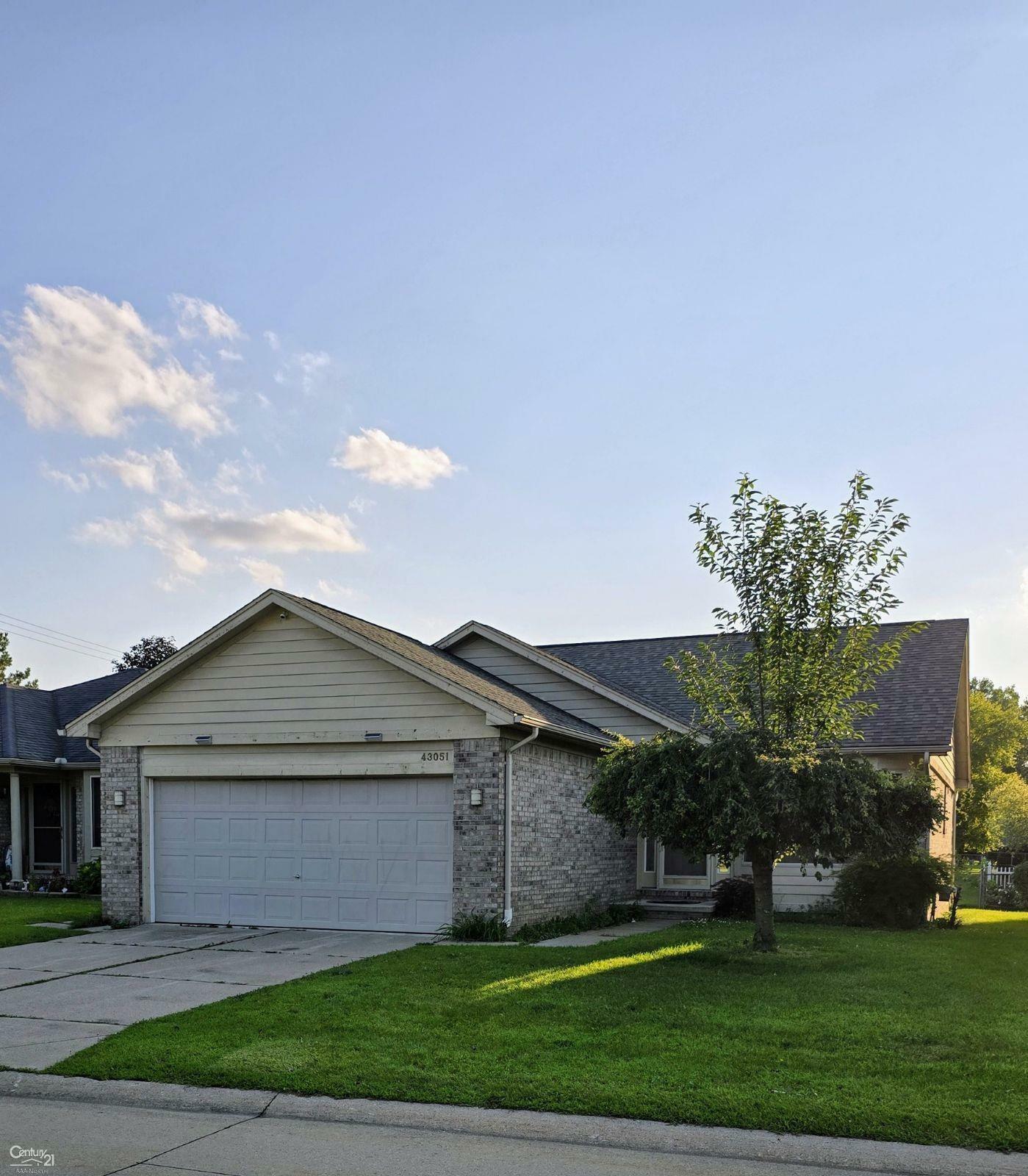 Property Photo:  43051 Dante Court  MI 48313 