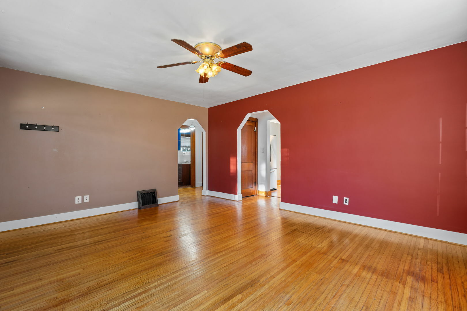 Property Photo:  325 Putnam Avenue  IL 60098 