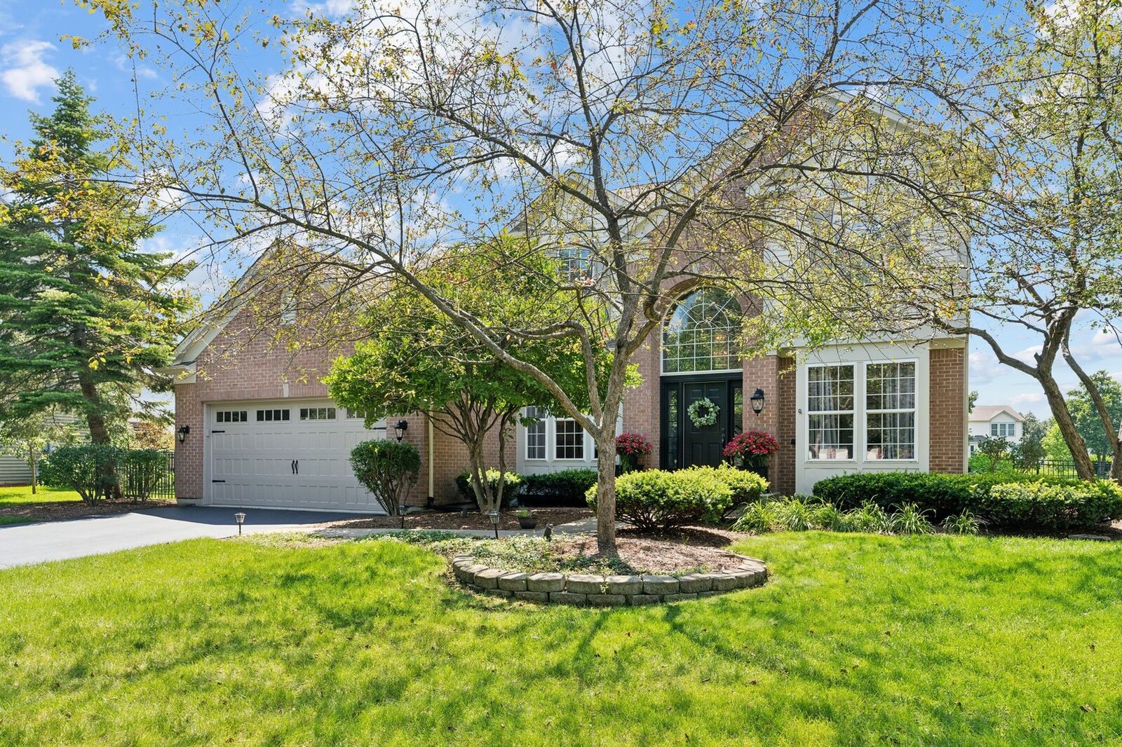 Property Photo:  8 Georgetown Court  IL 60102 