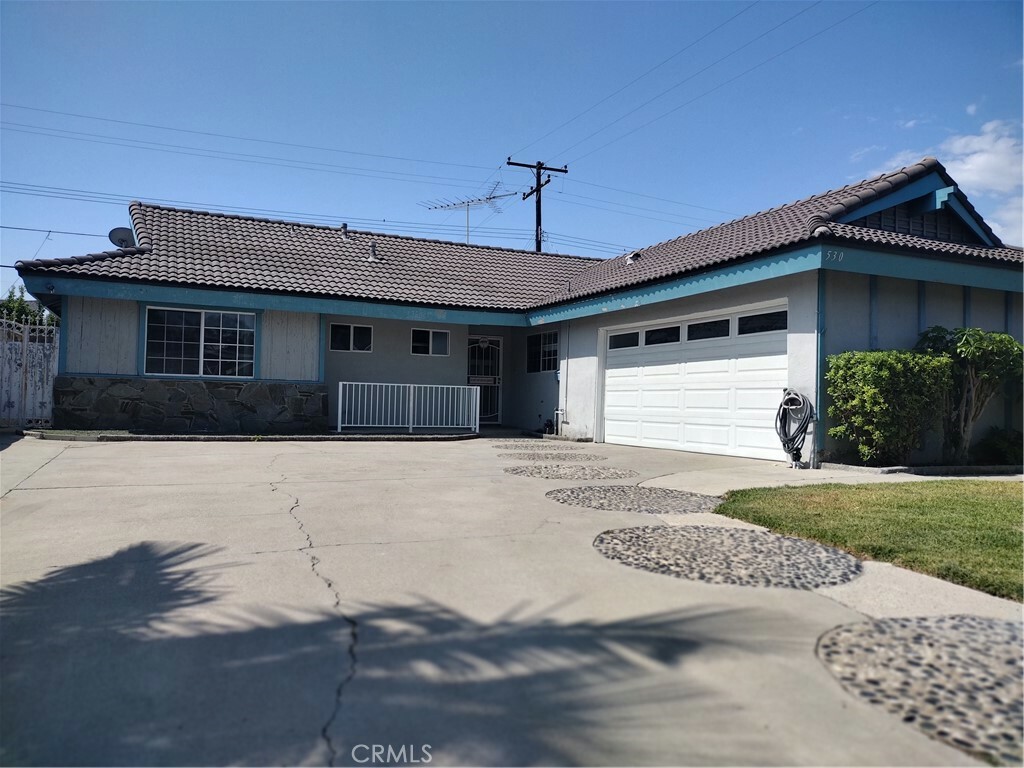 Property Photo:  530 W Parkwood Avenue  CA 90631 