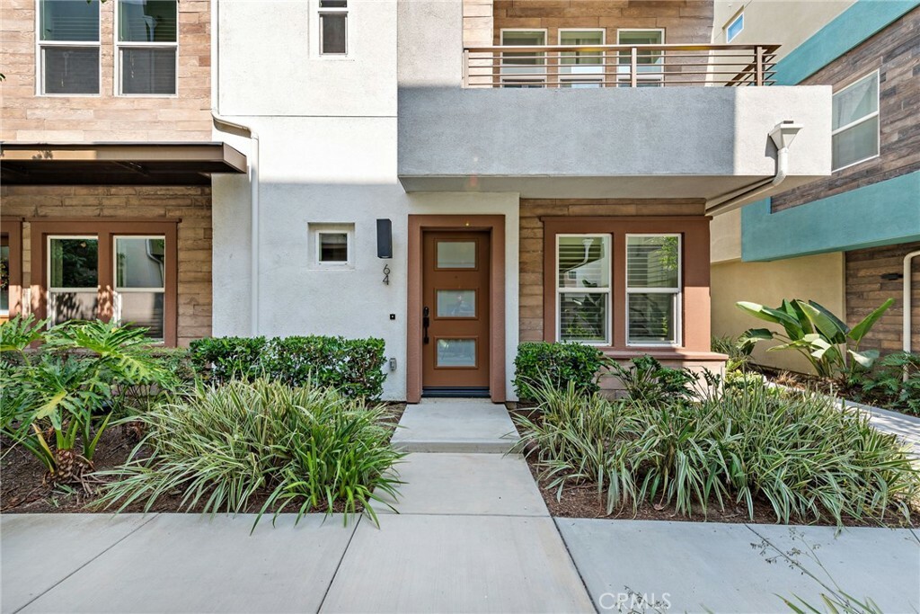 Property Photo:  943 E Mason Lane 64  CA 92805 