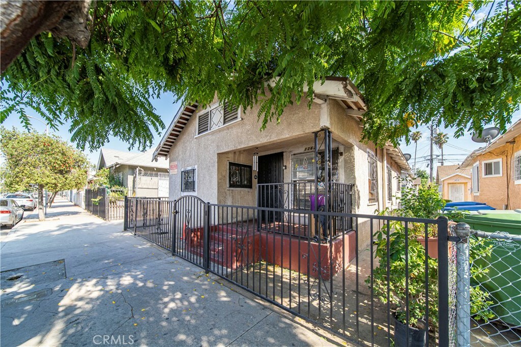 Property Photo:  1362 E Vernon Avenue  CA 90011 