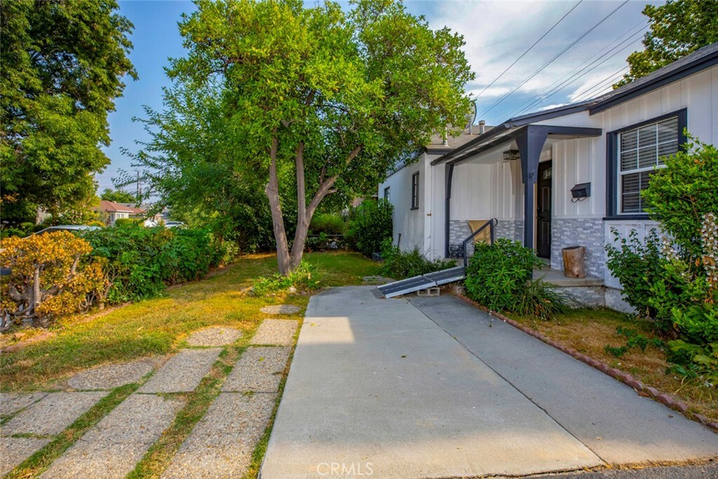 Property Photo:  8929 Geyser Avenue  CA 91324 