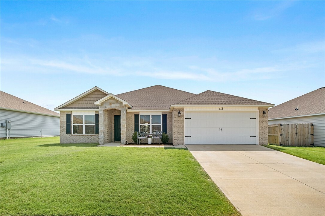 Property Photo:  413 Woodcreek Street  AR 72745 