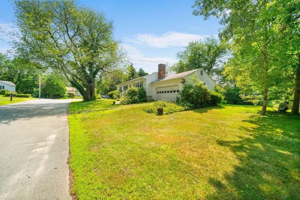 Property Photo:  3 Barlow Ln  MA 02739 