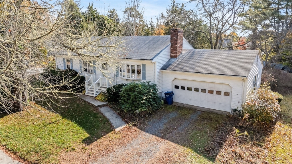 Property Photo:  3 Barlow Ln  MA 02739 