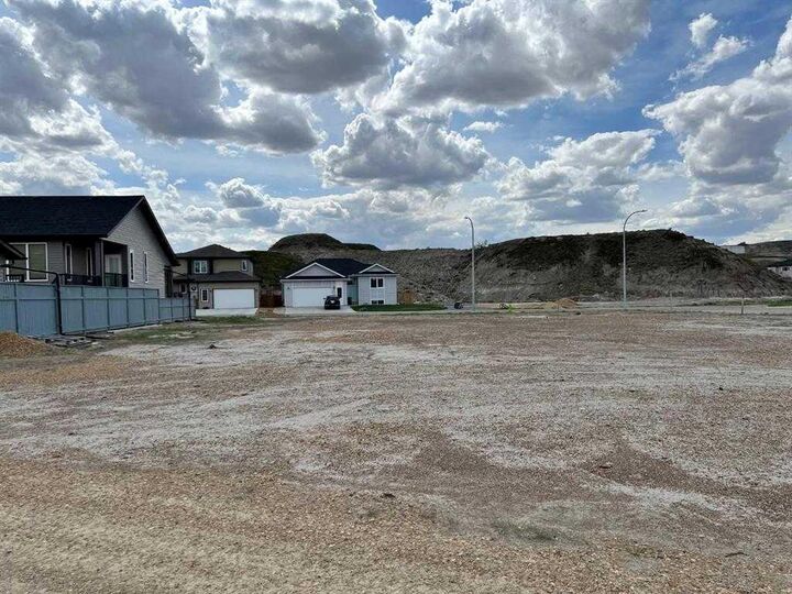 Property Photo: 160 10 Avenue SE AB T0J 0Y6