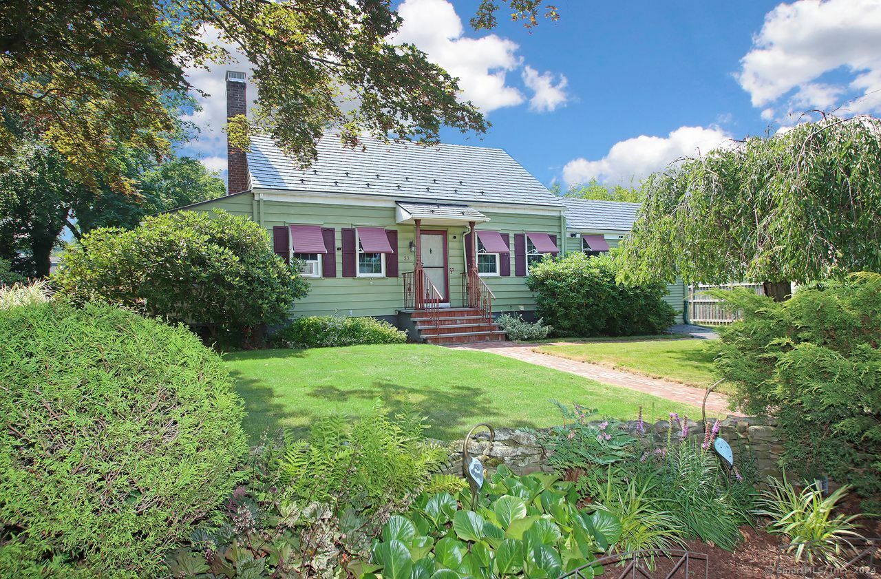 Property Photo:  33 Vineyard Road  CT 06473 