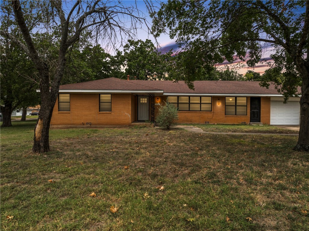 Property Photo:  4100 Kendall Lane  TX 76705 